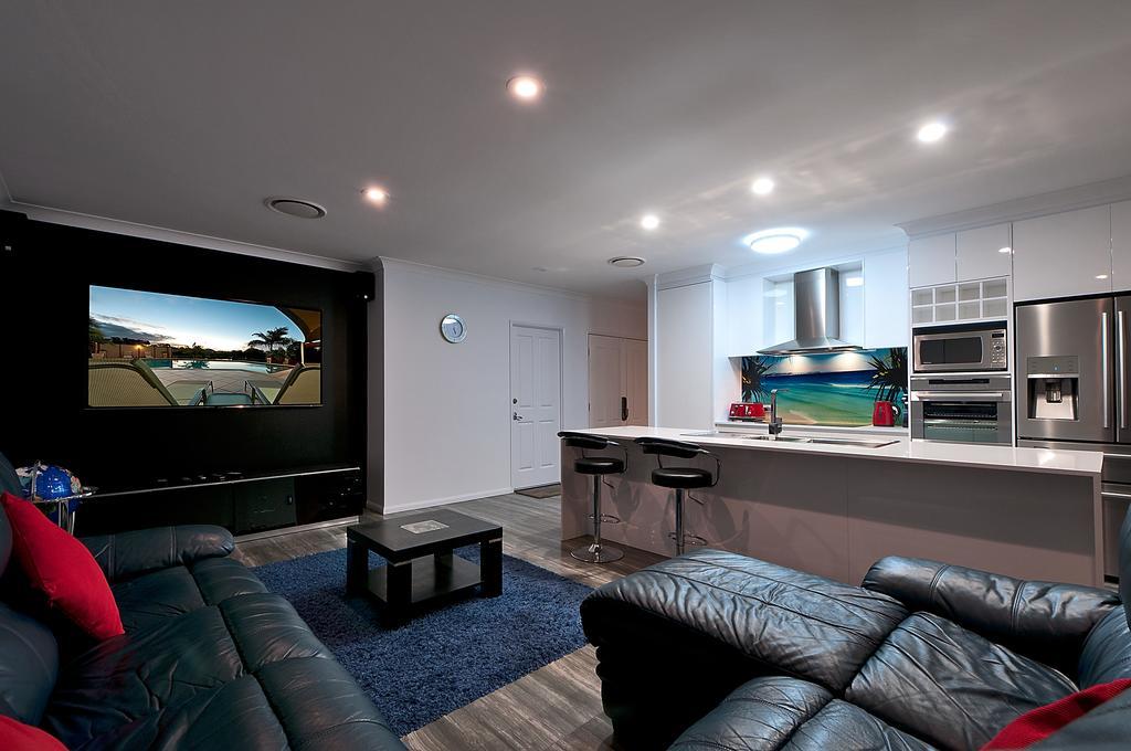 Luxury Waterfront Home Gold Coast Eksteriør billede