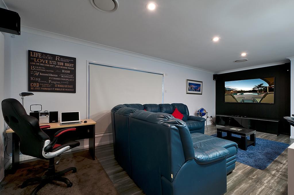 Luxury Waterfront Home Gold Coast Eksteriør billede