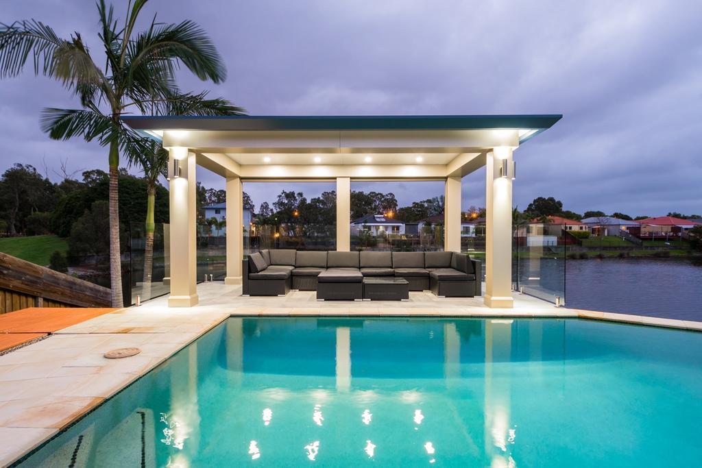 Luxury Waterfront Home Gold Coast Eksteriør billede